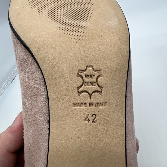 Le Babe Velour Suede Pumps With Bow Accent - Picture 7 of 13